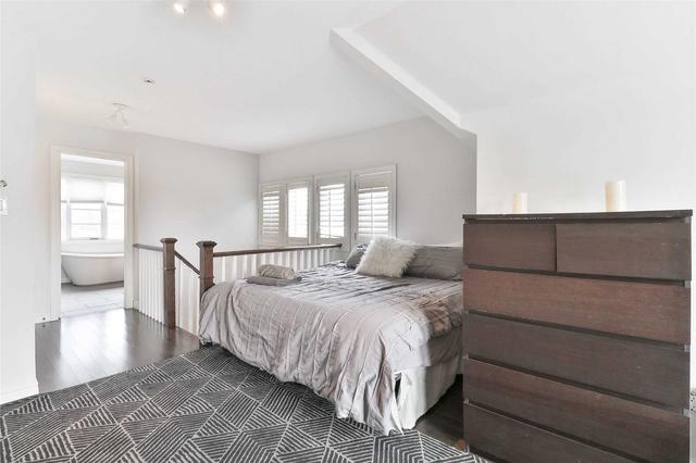 866 Pape Ave, House attached with 3 bedrooms, 4 bathrooms and 2 parking in Toronto ON | Image 11