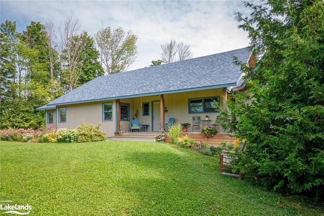 025667 Euphrasia St Vincent Townline, House detached with 3 bedrooms, 2 bathrooms and 12 parking in Meaford ON | Image 6