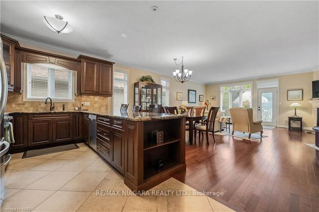 33 Hickory Ave, House detached with 2 bedrooms, 3 bathrooms and 4 parking in Niagara on the Lake ON | Image 36