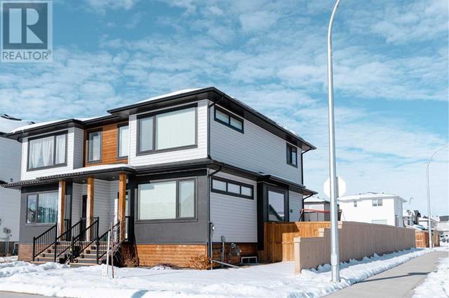 945 Miners Boulevard W, House semidetached with 4 bedrooms, 3 bathrooms and 2 parking in Lethbridge AB | Image 3