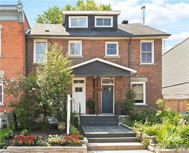 276 Clarence Street, Townhouse with 3 bedrooms, 2 bathrooms and 2 parking in Ottawa ON | Image 1