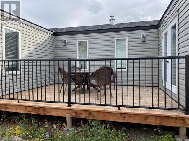 5, - 1048 Elk Avenue, Home with 2 bedrooms, 1 bathrooms and 2 parking in Pincher Creek AB | Image 3