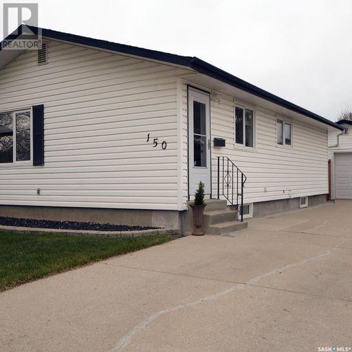 150 Douglas Cres, House detached with 3 bedrooms, 2 bathrooms and null parking in Saskatoon SK | Card Image