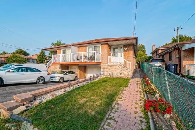 75 Ruthmar Cres, House semidetached with 3 bedrooms, 2 bathrooms and 3 parking in Toronto ON | Image 1