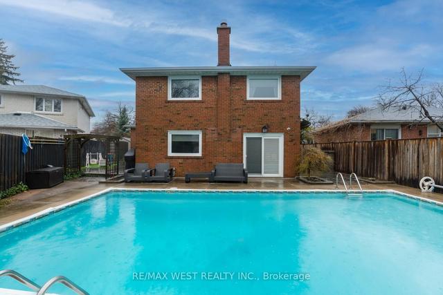 111 Poynter Dr, House detached with 4 bedrooms, 2 bathrooms and 6 parking in Toronto ON | Image 28