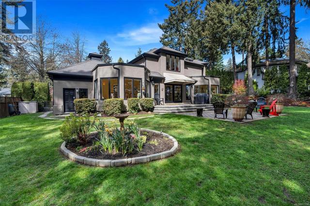 4533 Pheasantwood Terr, House detached with 3 bedrooms, 3 bathrooms and 6 parking in Saanich BC | Image 57