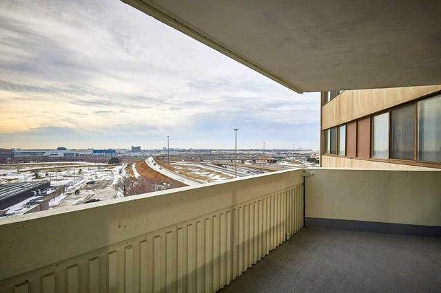 1001 - 150 Neptune Dr, Condo with 3 bedrooms, 2 bathrooms and 1 parking in Toronto ON | Image 14