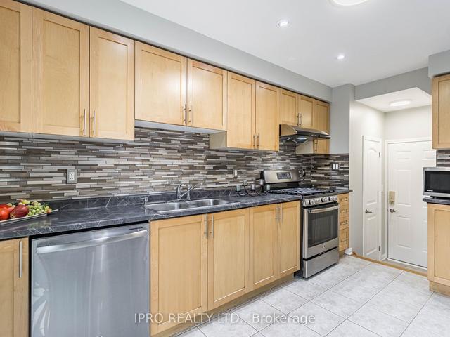 725 Ambroise Cres, House attached with 3 bedrooms, 3 bathrooms and 3 parking in Milton ON | Image 5