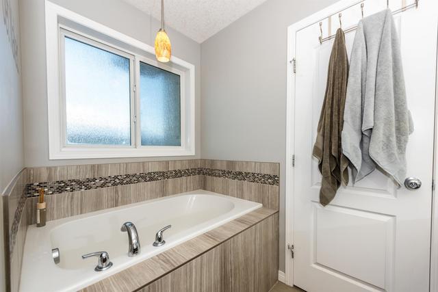 20 Hillcrest Link Sw, House detached with 3 bedrooms, 2 bathrooms and 4 parking in Calgary AB | Image 44