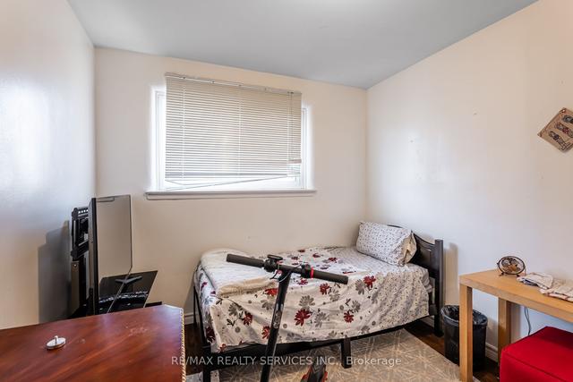 24 Holbeach Rd, House detached with 3 bedrooms, 3 bathrooms and 4 parking in Toronto ON | Image 13