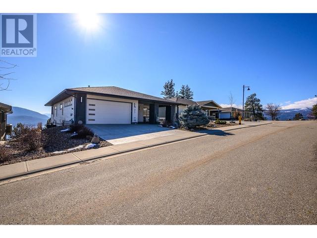 8972 Bayswater Place, House detached with 3 bedrooms, 3 bathrooms and 2 parking in Vernon BC | Image 4