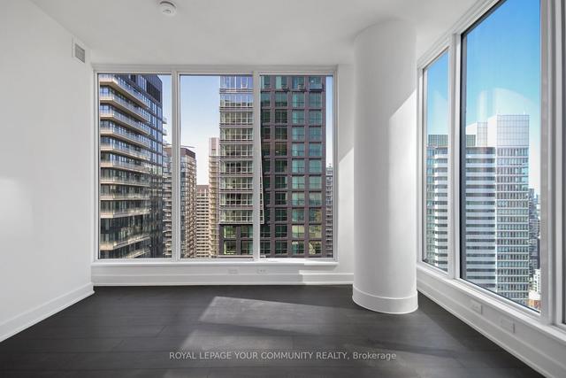 3812 - 35 Mercer St, Condo with 2 bedrooms, 2 bathrooms and 0 parking in Toronto ON | Image 2