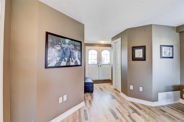 226 Nathan Cres, House detached with 3 bedrooms, 2 bathrooms and 4 parking in Barrie ON | Image 2