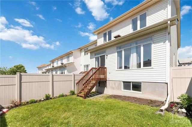 236 Rolling Meadow Crescent, Townhouse with 3 bedrooms, 3 bathrooms and 3 parking in Ottawa ON | Image 23