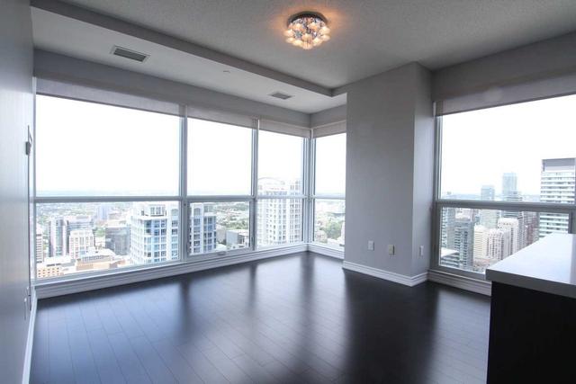 4815 - 386 Yonge St, Condo with 2 bedrooms, 2 bathrooms and 1 parking in Toronto ON | Image 14