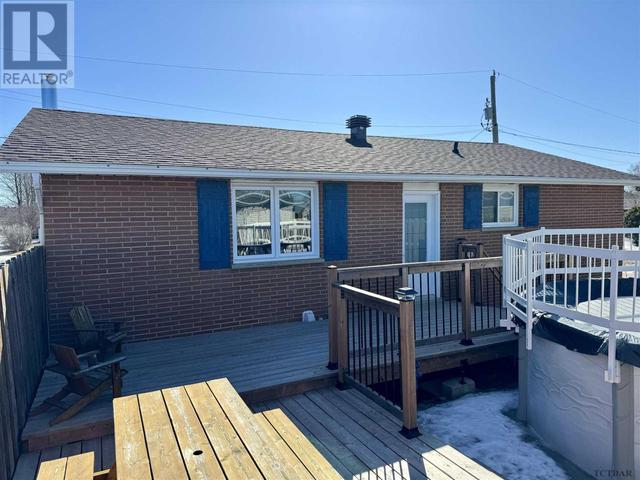 7 Macdonald St, House detached with 4 bedrooms, 2 bathrooms and null parking in Kapuskasing ON | Image 5