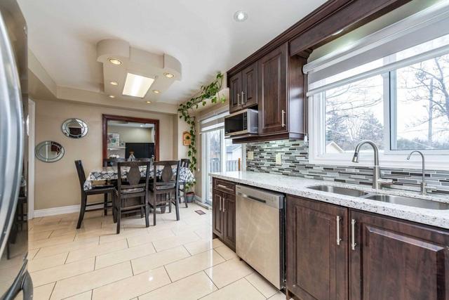 71 Cassis Dr, House detached with 4 bedrooms, 5 bathrooms and 5 parking in Toronto ON | Image 3