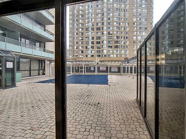 802 - 111 Riverside Dr, Condo with 2 bedrooms, 1 bathrooms and 1 parking in Windsor ON | Image 11