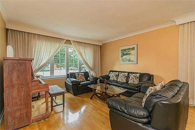 86 Jarwick Dr, House detached with 3 bedrooms, 2 bathrooms and 3 parking in Toronto ON | Image 18