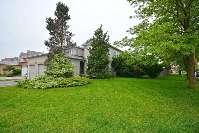 5945 Grossbeak Dr, House detached with 4 bedrooms, 3 bathrooms and 4 parking in Mississauga ON | Image 2