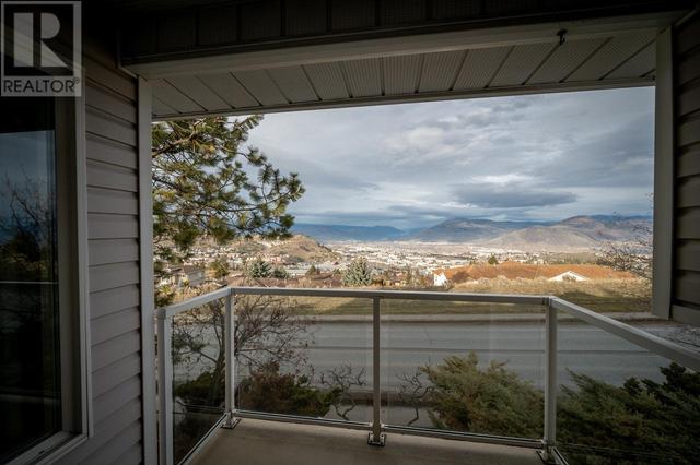 3 - 2022 Pacific Way, House attached with 3 bedrooms, 3 bathrooms and null parking in Kamloops BC | Image 19