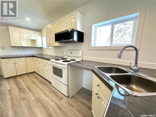 3003 Main Street, House detached with 2 bedrooms, 2 bathrooms and null parking in Edam SK | Image 5