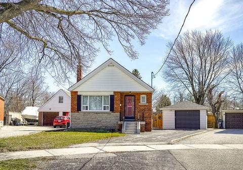 5 Fairbourne Cres, House detached with 3 bedrooms, 3 bathrooms and 3 parking in Toronto ON | Card Image