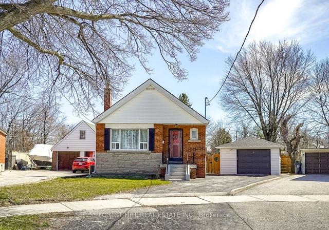 5 Fairbourne Cres, House detached with 3 bedrooms, 3 bathrooms and 3 parking in Toronto ON | Image 1
