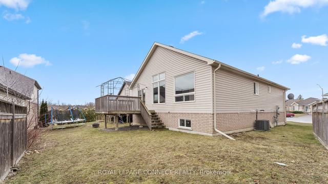 main - 6 Mcgregor Crt, House detached with 3 bedrooms, 1 bathrooms and 3 parking in Peterborough ON | Image 2