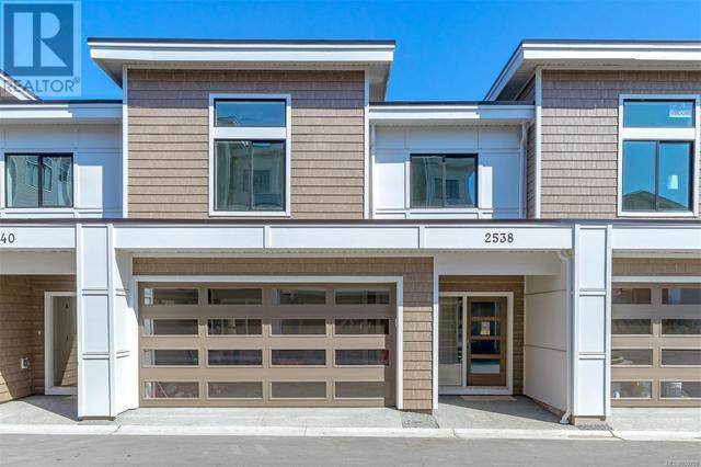2538 Sandstone Hts, House attached with 4 bedrooms, 4 bathrooms and 2 parking in Langford BC | Image 1
