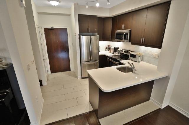 Th 131 - 383 Prince Of Wales Dr, Townhouse with 2 bedrooms, 3 bathrooms and 2 parking in Mississauga ON | Image 7