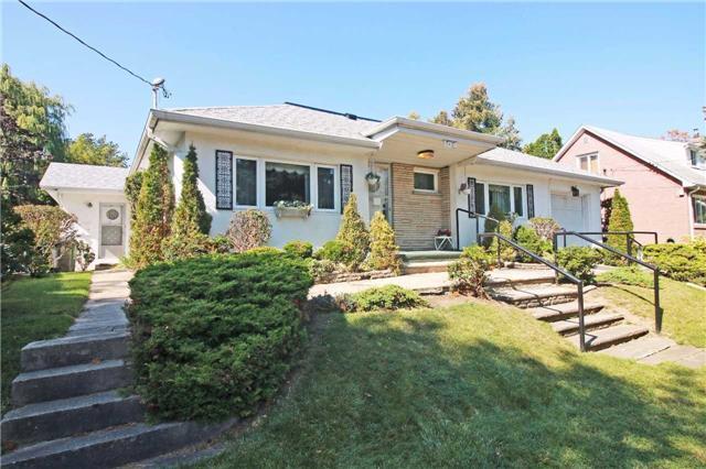 104 Meadowbank Rd, House detached with 3 bedrooms, 2 bathrooms and 4 parking in Toronto ON | Image 2