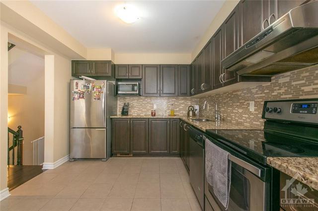 3319 Woodroffe Street, Townhouse with 3 bedrooms, 3 bathrooms and 3 parking in Ottawa ON | Image 9