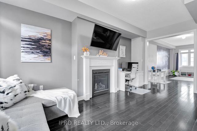 62 Farooq Blvd, House attached with 3 bedrooms, 4 bathrooms and 2 parking in Vaughan ON | Image 4