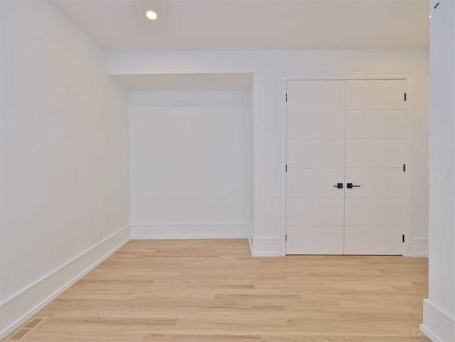 143 D' Arcy St, House attached with 2 bedrooms, 2 bathrooms and 2 parking in Toronto ON | Image 9