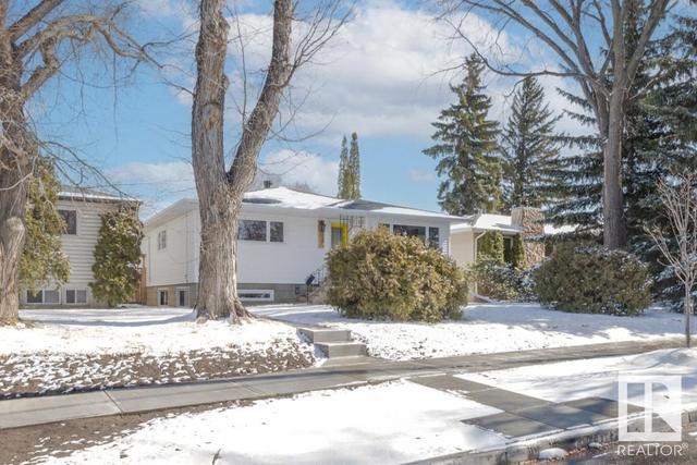 10846 60 Av Nw, House detached with 5 bedrooms, 3 bathrooms and null parking in Edmonton AB | Image 3