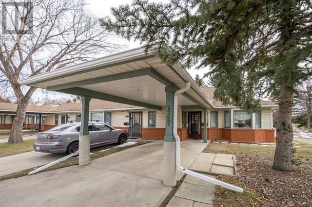 2727 Dovely Park Se, House attached with 2 bedrooms, 1 bathrooms and 2 parking in Calgary AB | Image 2