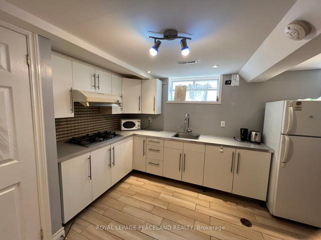 95 Pineway Blvd, House semidetached with 2 bedrooms, 1 bathrooms and 1 parking in Toronto ON | Image 7