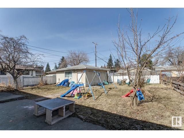 10560 52 Av Nw, House detached with 6 bedrooms, 2 bathrooms and null parking in Edmonton AB | Image 5