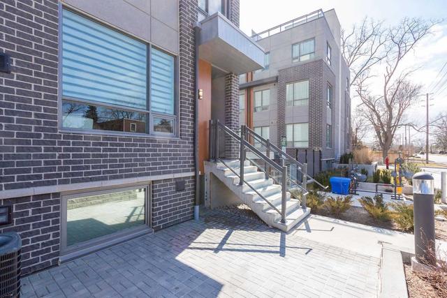 2 - 680 Atwater Ave, Townhouse with 2 bedrooms, 1 bathrooms and 2 parking in Mississauga ON | Image 11