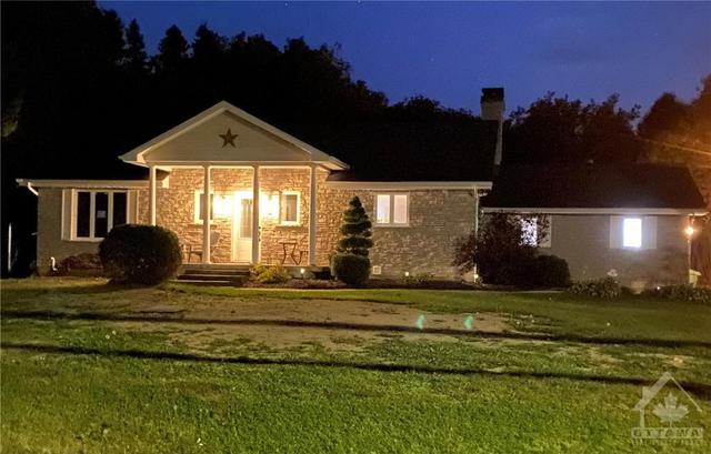 378 Front Road, House detached with 4 bedrooms, 2 bathrooms and 6 parking in Champlain ON | Image 2