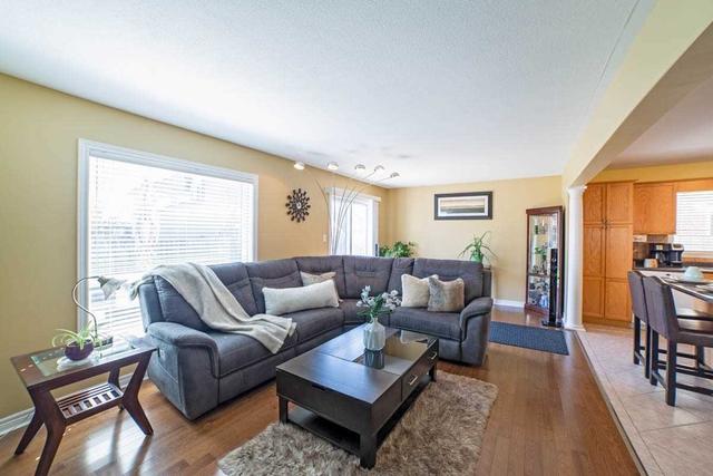 12 Jennifer Cres, House detached with 3 bedrooms, 3 bathrooms and 3 parking in St. Catharines ON | Image 4