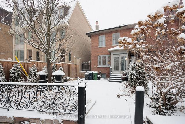 102 Shaftesbury Ave, House semidetached with 3 bedrooms, 3 bathrooms and 0 parking in Toronto ON | Image 1