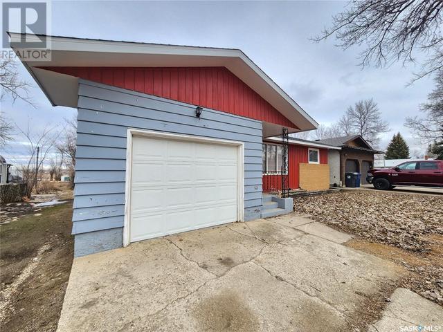 733 Mann Avenue, House detached with 3 bedrooms, 2 bathrooms and null parking in Radville SK | Image 31