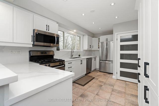 199 Ridgewood Rd, House detached with 3 bedrooms, 3 bathrooms and 8 parking in Toronto ON | Image 2