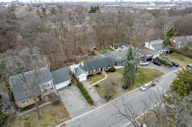 43 Greenbrook Dr, House detached with 2 bedrooms, 2 bathrooms and 3 parking in Toronto ON | Image 12