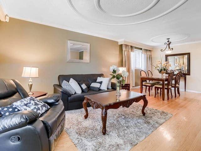 upper - 28 Lesgay Cres, House detached with 3 bedrooms, 1 bathrooms and 4 parking in Toronto ON | Image 6