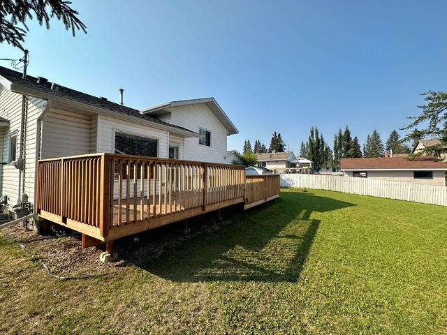 14 Sandy Drive, House detached with 5 bedrooms, 2 bathrooms and 4 parking in Whitecourt AB | Image 2