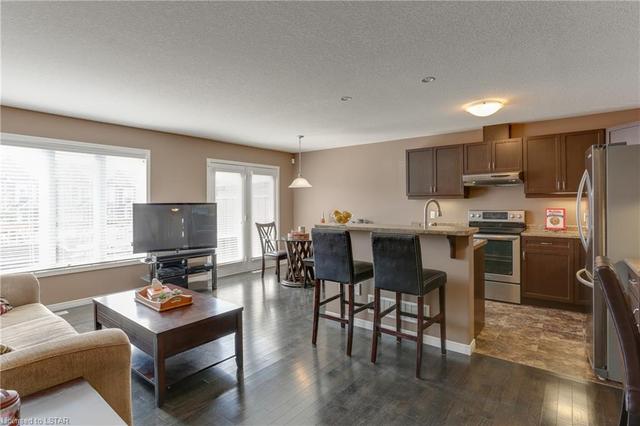 55 - 2635 Bateman Trail, House attached with 3 bedrooms, 2 bathrooms and 2 parking in London ON | Image 4
