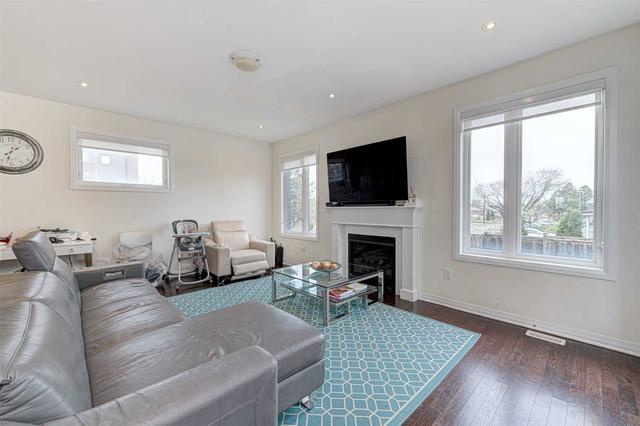 18 Stanley Greene Blvd, House detached with 5 bedrooms, 5 bathrooms and 3 parking in Toronto ON | Image 3